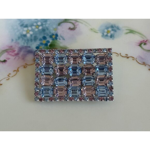 Vintage 50's Kramer NY Rhinestone Rectangle Brooch Blue Pale Lavender - Picture 4 of 10